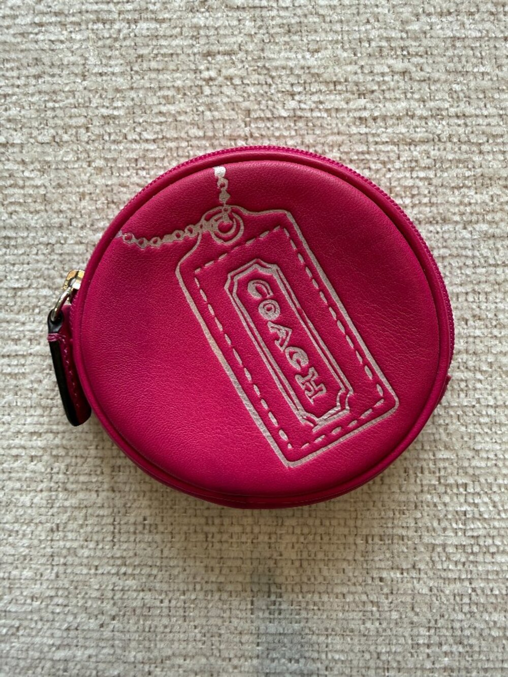 Vintage Coach Poppy Hot Pink Round Coin Purse with a Hang Tag Design